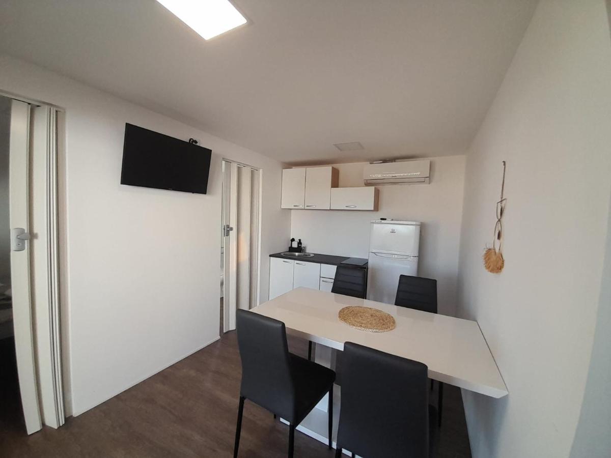 Tiny House Lily With Jacuzzi Apartment Sveti Filip i Jakov Bagian luar foto