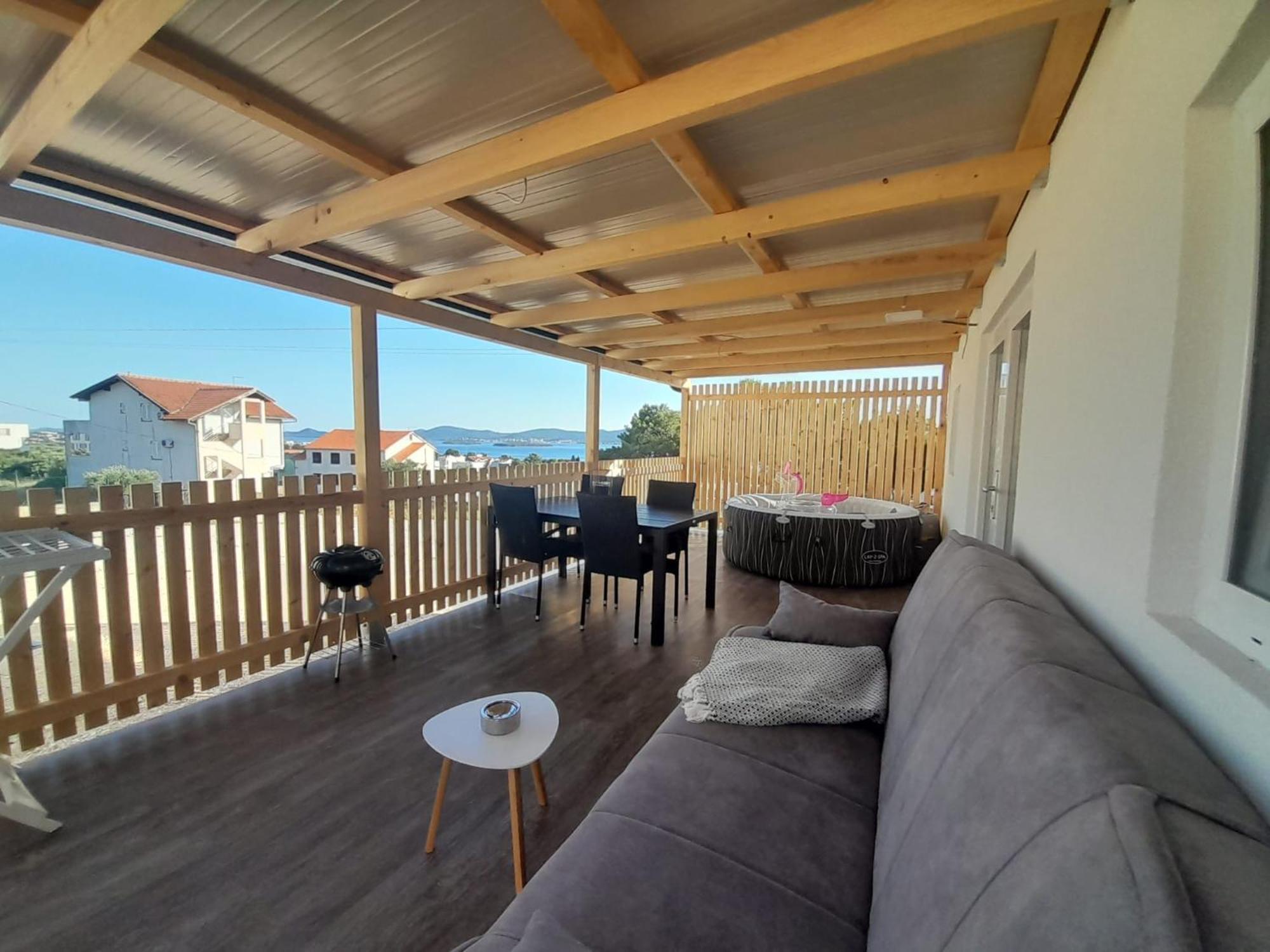 Tiny House Lily With Jacuzzi Apartment Sveti Filip i Jakov Bagian luar foto