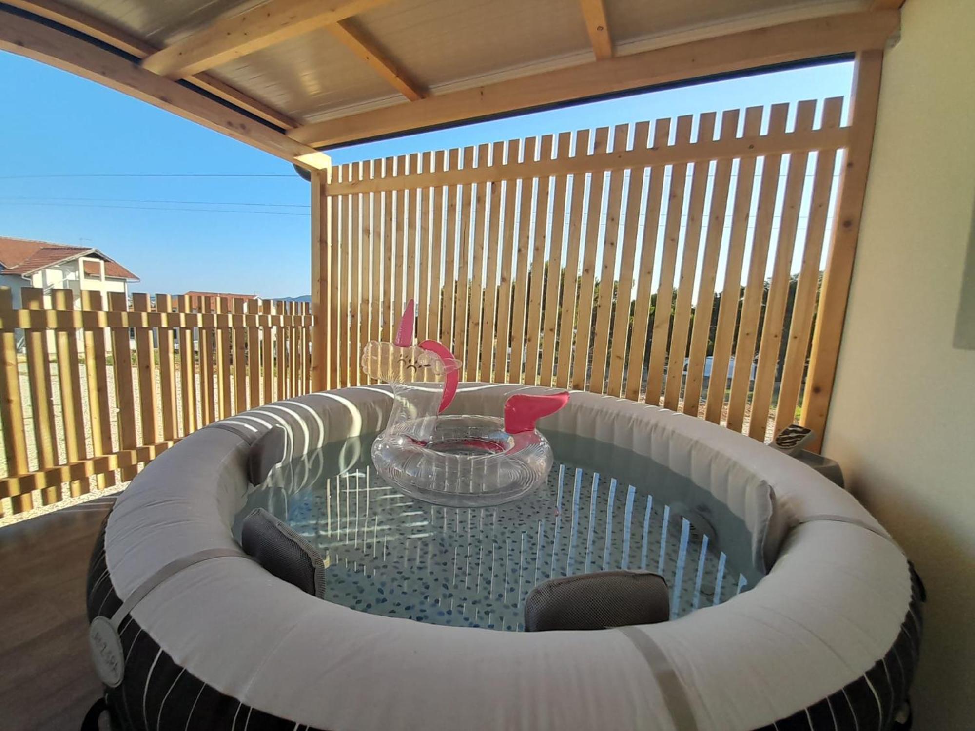 Tiny House Lily With Jacuzzi Apartment Sveti Filip i Jakov Bagian luar foto